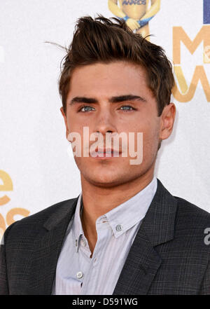 L'acteur américain Zac Efron arrive pour les MTV Movie Awards 2010 au Gibson Amphitheatre à Universal Studies à Universal City, Californie, USA, 06 juin 2010. Les films sont présentés par les producteurs et les dirigeants de MTV et les gagnants sont choisis en ligne par le grand public. Photo : Hubert Boesl Banque D'Images