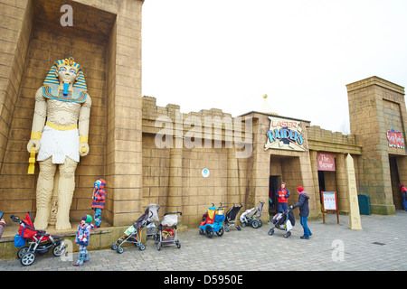 Raiders laser au sein du Royaume des Pharaons Legoland Windsor UK Banque D'Images