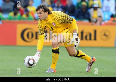 Gardien de la Serbie, Vladimir Stojkovic, pendant la Coupe du Monde 2010 GROUPE D match entre la Serbie et le Ghana à Loftus Versfeld à Pretoria, Afrique du Sud, 13 juin 2010. Photo : Achim Scheidemann - veuillez vous référer à l'http://dpaq.de/FIFA-WM2010-TC Banque D'Images