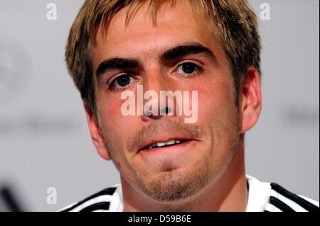 Le capitaine allemand Philipp Lahm au cours d'une conférence de presse de l'équipe allemande à l'Velmore Grand Hotel à Erasmia, près de Pretoria, Afrique du Sud 19 juin 2010. Photo : Marcus Brandt dpa Banque D'Images