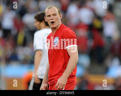 L'Angleterre de Wayne Rooney en colère pendant la Coupe du Monde de Football 2010 Série de seize match entre l'Allemagne et l'Angleterre à la Stade Free State à Bloemfontein, Afrique du Sud 27 juin 2010. Photo : Marcus Brandt dpa - veuillez vous reporter à http://dpaq.de/FIFA-WM2010-TC Banque D'Images