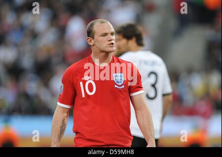 L'Angleterre de Wayne Rooney en colère pendant la Coupe du Monde de Football 2010 Série de seize match entre l'Allemagne et l'Angleterre à la Stade Free State à Bloemfontein, Afrique du Sud 27 juin 2010. Photo : Marcus Brandt dpa - veuillez vous reporter à http://dpaq.de/FIFA-WM2010-TC Banque D'Images