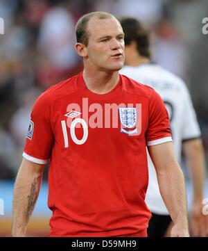 L'Angleterre de Wayne Rooney en colère pendant la Coupe du Monde de Football 2010 Série de seize match entre l'Allemagne et l'Angleterre à la Stade Free State à Bloemfontein, Afrique du Sud 27 juin 2010. Photo : Marcus Brandt dpa - veuillez vous reporter à http://dpaq.de/FIFA-WM2010-TC Banque D'Images