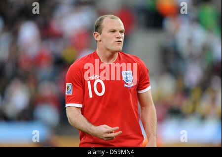 L'Angleterre de Wayne Rooney en colère pendant la Coupe du Monde de Football 2010 Série de seize match entre l'Allemagne et l'Angleterre à la Stade Free State à Bloemfontein, Afrique du Sud 27 juin 2010. Photo : Marcus Brandt dpa - veuillez vous reporter à http://dpaq.de/FIFA-WM2010-TC Banque D'Images