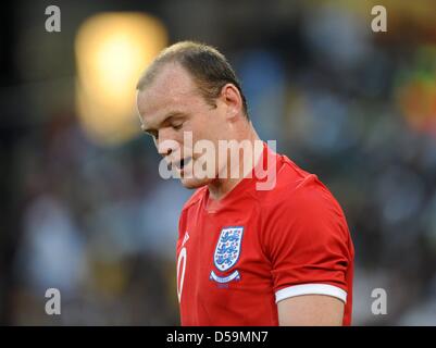 L'Angleterre de Wayne Rooney en colère pendant la Coupe du Monde de Football 2010 Série de seize match entre l'Allemagne et l'Angleterre à la Stade Free State à Bloemfontein, Afrique du Sud 27 juin 2010. Photo : Marcus Brandt dpa - veuillez vous reporter à http://dpaq.de/FIFA-WM2010-TC Banque D'Images