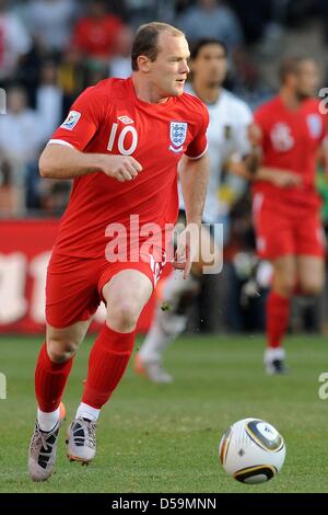 L'Angleterre de Wayne Rooney en colère pendant la Coupe du Monde de Football 2010 Série de seize match entre l'Allemagne et l'Angleterre à la Stade Free State à Bloemfontein, Afrique du Sud 27 juin 2010. Photo : Marcus Brandt dpa - veuillez vous reporter à http://dpaq.de/FIFA-WM2010-TC Banque D'Images