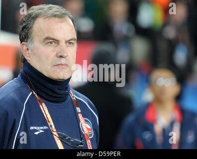 Headcoach Marcelo Bielsa du Chili avant la Coupe du Monde de Football 2010 Série de seize match entre le Brésil et le Chili à l'Ellis Park Stadium de Johannesburg, Afrique du Sud 28 juin 2010. Photo : Bernd Weissbrod dpa - veuillez vous reporter à http://dpaq.de/FIFA-WM2010-TC Banque D'Images