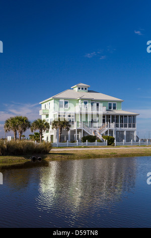 Maisons de vacances sur le golfe du Mexique sur l'île de Galveston, Texas, États-Unis. Banque D'Images