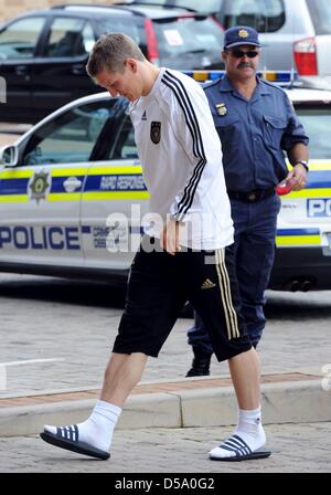 Bastian Schweinsteiger l'Allemagne au cours d'un entraînement de l'équipe de football allemande au Super Stadium à Atteridgeville près de Pretoria, Afrique du Sud, 09 juillet 2010. Photo : Bernd Weissbrod dpa  + + +(c) afp - Bildfunk + + + Banque D'Images