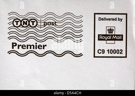 TNT Post Premier livrés par Royal Mail d'informations sur l'enveloppe Banque D'Images