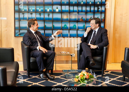 Bruxelles, Belgique. 27 mars, 2013. Président de la Commission européenne José Manuel Durao Barroso (R) reçoit l'ancien président français Nicolas Sarkozy (L). Credit : Bernal Revenir/Alamy Live News Banque D'Images