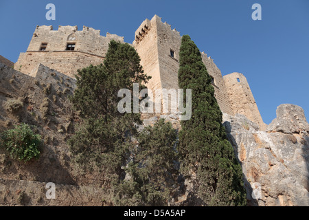 Une vue de l'Acropole de Lindos, Rhodes, Grèce. Banque D'Images