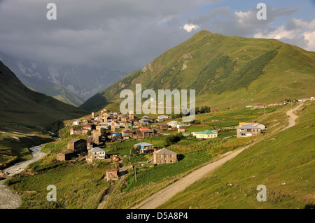 Très beau village de l'UNESCO et Usghuli dans Upper Svaneti, Georgia. Banque D'Images