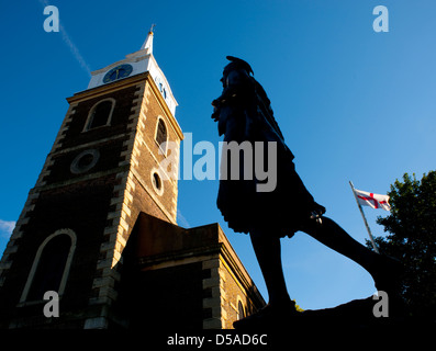 La statue de Pocahontas à l'église St Georges à Gravesend dans le Kent. Banque D'Images