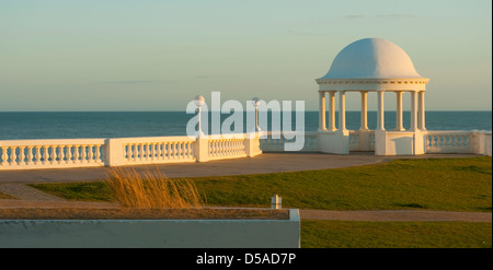 La colonnade à Bexhill-on-sea à prendre le soir Banque D'Images