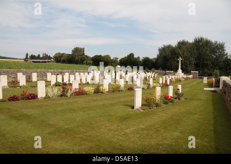 Vue générale du Cimetière des gardes de la CWGC en combles, Somme, Picardie, France. Banque D'Images