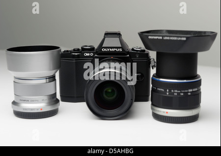 M43 mirrorless camera system avec OM-D 12-50mm, corps et 9-18mm et 45mm Banque D'Images