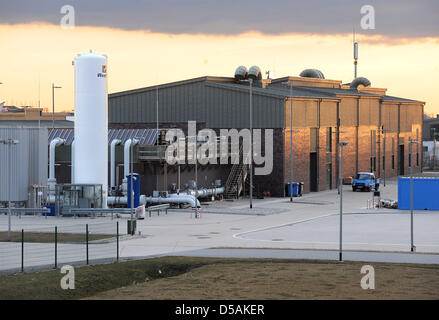 Voir rempli de gaz naturel à la mémoire tampon tampon de gaz en place, l'Allemagne Jemgum, 26 mars 2013. Gaz 33 tampons sont en cours de construction ici par Oldenburg energy company et brebis Astora fournisseur d'énergie. Huit d'entre eux ont déjà été exécutés et wil être remplis de gaz naturel weith dans les prochains jours. Photo : INGO WAGNER Banque D'Images