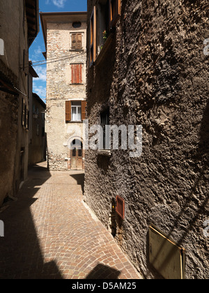 Tremosine, Italie, Altstadtgasse aux bâtiments historiques dans la vieille ville de Tremosine Banque D'Images