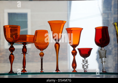 Verres en verre de Murano à vendre Ventian afficher la fenêtre de l'île Banque D'Images