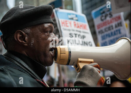 Chicago, USA. 27 mars, 2013. Les élèves, les parents, et les enseignants rally dans le centre-ville de Chicago dans l'opposition de la fermeture de 53 écoles publiques de Chicago. Crédit : Max Herman / Alamy Live News Banque D'Images