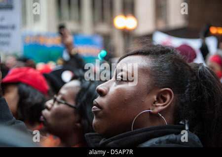 Chicago, USA. 27 mars, 2013. Les élèves, les parents, et les enseignants rally dans le centre-ville de Chicago dans l'opposition de la fermeture de 53 écoles publiques de Chicago. Crédit : Max Herman / Alamy Live News Banque D'Images