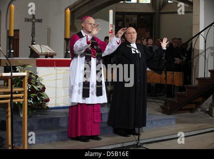 Oekomenischer Gottesdienst für die Opfer der Veranstaltung Love-Parade en der Duisburger Salvatorkirche. (Foto : Uta Wagner/Staatskanzlei NRW) Banque D'Images