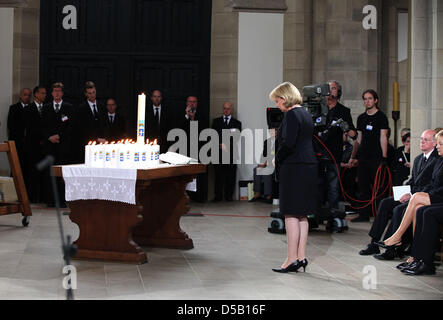 Oekomenischer Gottesdienst für die Opfer der Veranstaltung Love-Parade en der Duisburger Salvatorkirche. (Foto : Uta Wagner/Staatskanzlei NRW) Banque D'Images