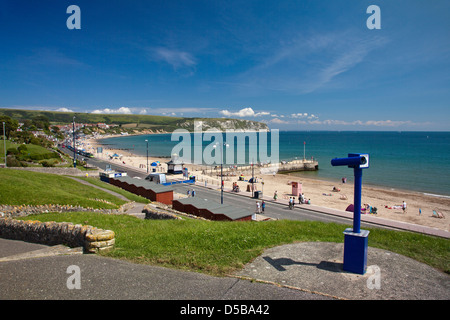 Une télescope au-dessus plage de Swanage dans le Dorset England UK Banque D'Images