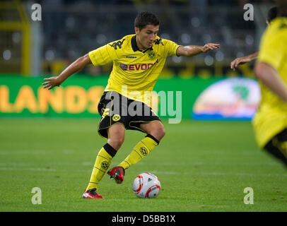 Le Dortmund Nuri Sahin contrôle la balle au cours de l'UEFA Europa League play-offs 1ère manche Borussia Dortmund vs FK Qarabag à Dortmund, en Allemagne, le 19 août 2010. Dortmund a remporté la première manche à 4-0. Photo : Bernd Thissen Banque D'Images