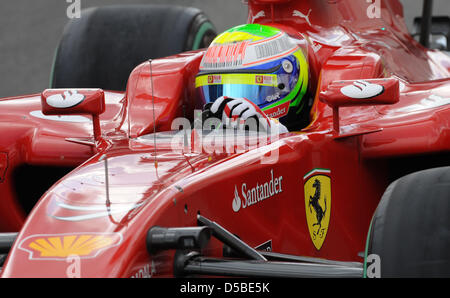 Le pilote brésilien Felipe Massa, de Ferrari conduit sa voiture sur la piste de course au cours de la troisième session d'essais au circuit de Spa-Francorchamps près de Spa, Belgique, 28 août 2010. La Formule 1 2010 Grand Prix de Belgique est tenue le 29 août 2010. Photo : Peter Steffen Banque D'Images