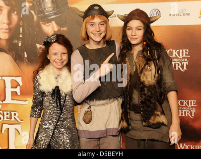 Mercedes Jadea Diaz, Jonas Haemmerle et Valeria Eisenbart à la première du film 'Wickie auf grosser Fahrt" au Mathaeser Banque D'Images