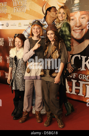 Guenther Kaufmann Eva Padberg Mercedes Jadea Diaz Jonas Haemmerle et Valeria Eisenbart à la première du film 'Wickie Banque D'Images