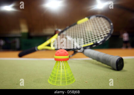 Un soi-disant 'speeder' sur la photo pendant un match de badminton à Hambourg, Allemagne, 24 août 2010. Le Speed Badminton combine les aspects les plus rapides de badminton, squash et tennis. Photo : Malte Chrétiens Banque D'Images