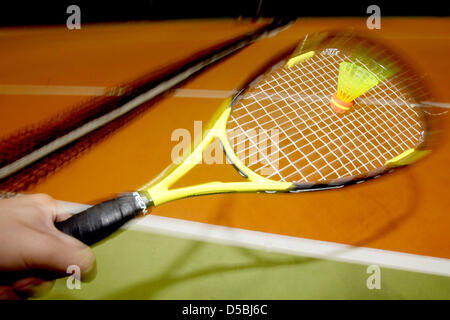 Un soi-disant 'speeder' sur la photo pendant un match de badminton à Hambourg, Allemagne, 24 août 2010. Le Speed Badminton combine les aspects les plus rapides de badminton, squash et tennis. Photo : Malte Chrétiens Banque D'Images