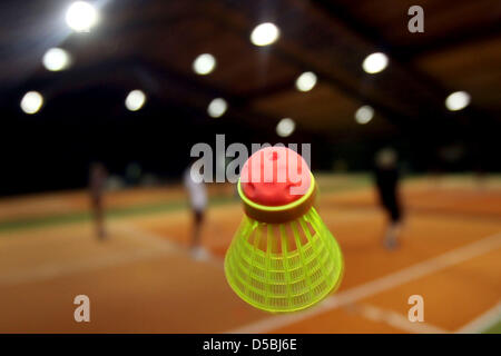 Un soi-disant 'speeder' sur la photo pendant un match de badminton à Hambourg, Allemagne, 24 août 2010. Le Speed Badminton combine les aspects les plus rapides de badminton, squash et tennis. Photo : Malte Chrétiens Banque D'Images