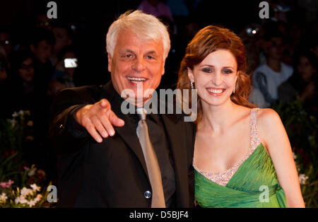 Michele Placido et actrice directeur Federica Vincenti assister à la première de 'Vallanzasca - Gli Angeli Del Male' au cours de la 67e Festival International du Film de Venise au Palazzo del Cinema à Venise, Italie, 06 septembre 2010. Photo : Hubert Boesl Banque D'Images