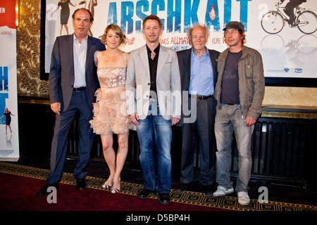 Herbert Knaup, Elke Winkens, directeur Stefan Ruzowitzky Andre, Peter Franke et Thorsten Merten lors de la première du film 'à' Arschkalt Banque D'Images