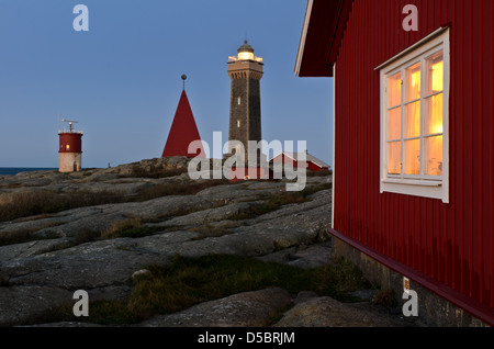 Phare et bâtiments en bois à Vinga, Göteborg, Suède, Europe Banque D'Images