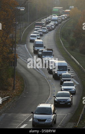 Berlin, Allemagne, un embouteillage sur l'A100 à l'intersection de Schoeneberg Banque D'Images