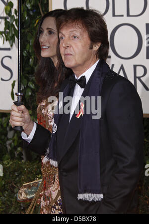 British ancien Beatle Sir Paul McCartney et membre du conseil d'administration de la New York Metropolitan Transportation Authority, Nancy Shevell, arrivent pour la 67e Golden Globe Awards à Los Angeles, USA, 17 janvier 2010. Les Globes de souligner l'excellence dans le cinéma et la télévision. Photo : Hubert Boesl Banque D'Images