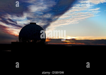 L'ancienne station radar américaine sur le Teufelsberg à Berlin, en Allemagne, en date du 27 décembre 2009. Les motifs sur le Teufelsberg, près de la forêt de Grunewald, était inaccessible aux citoyens de Berlin, assombri en secret pendant des années. Dans les couloirs et les dômes de radar, l'armée américaine avait un espion, où le trafic radio a été écouté au cours de la guerre froide jusqu'à l'Oural. 1992 Le Banque D'Images