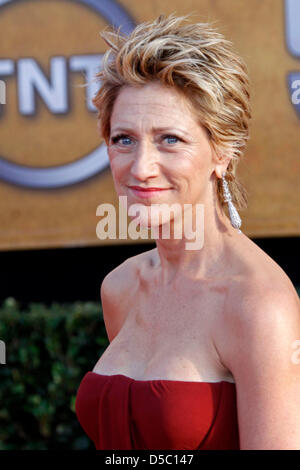 L'actrice Edie Falco nous assiste à la 16e Conférence annuelle de l'écran de l'Acteur Guild (SAG) Awards au Shrine Auditorium à Los Angeles, Californie, USA, 23 janvier 2010. La Screen Actors Guild récompense l'excellence dans cinq films et huit heures de catégories. Photo : Hubert Boesl Banque D'Images