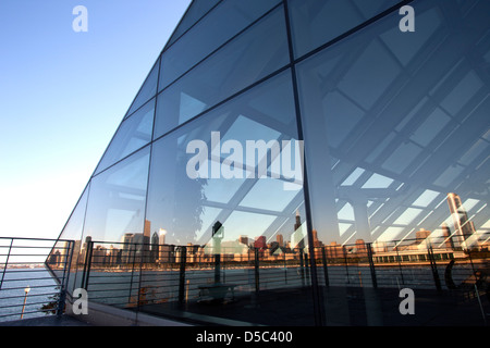 Reflet LAC SKYLINE ADLER PLANETARIUM DOWNTOWN CHICAGO ILLINOIS USA Banque D'Images