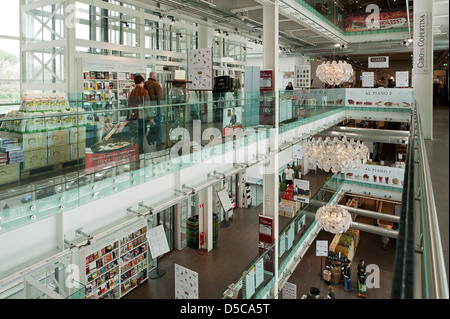 Eataly, Rome. Italian Food Emporium et restaurants. L'ancienne gare d'Ostiense. Rome, Italie Banque D'Images