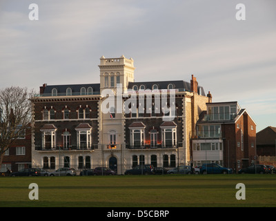 Royal Navy & Royal Albert Yacht Club Portsmouth Hampshire Angleterre Southsea construction UK Banque D'Images