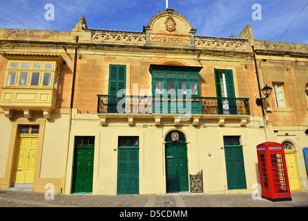 Style ancien téléphone britannique fort à Marsaxlokk, Malte Banque D'Images