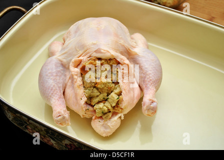 Dans une casserole de poulet à rôtir Banque D'Images