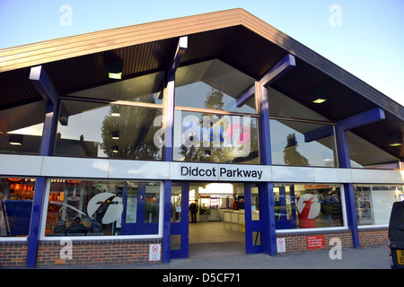 La gare de Didcot Parkway, Oxfordshire, Angleterre, Royaume-Uni Banque D'Images