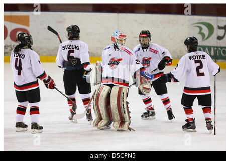 Le hockey sur glace féminin de l'équipe nationale (JPN), le 28 mars 2013 - Hockey sur Glace Hockey sur glace : match d'entraînement entre le Japon Tokyo 0-2 Sélection secondaire à boisson DyDo Ice Arena, Tokyo, Japon. (Photo de Daiju Kitamura/AFLO SPORT) Banque D'Images